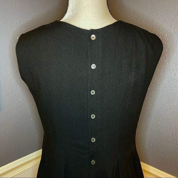 Med Winds peplum button back sleeveless blouse - Picture 6 of 8
